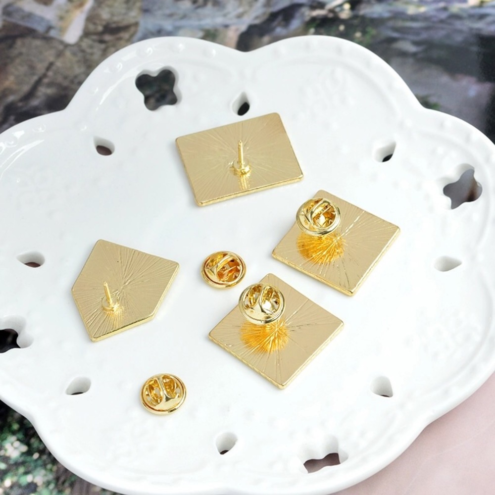 🍀{3 for $9}  Lucky Clover Cat Stamp Enamel Pin - Picture 3 of 3